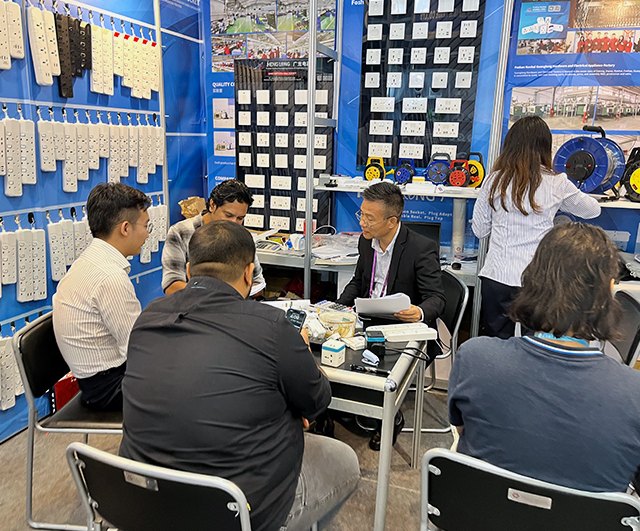 Business talks at the Canton Fair booth