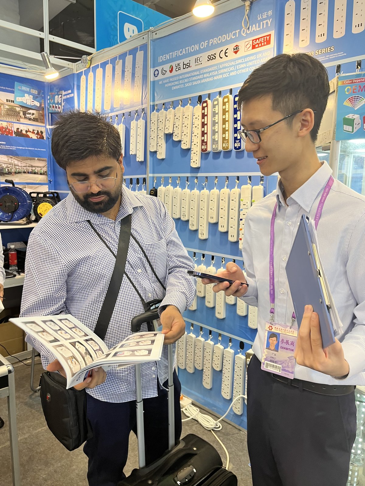 Introducing the catalogue at the Canton Fair booth