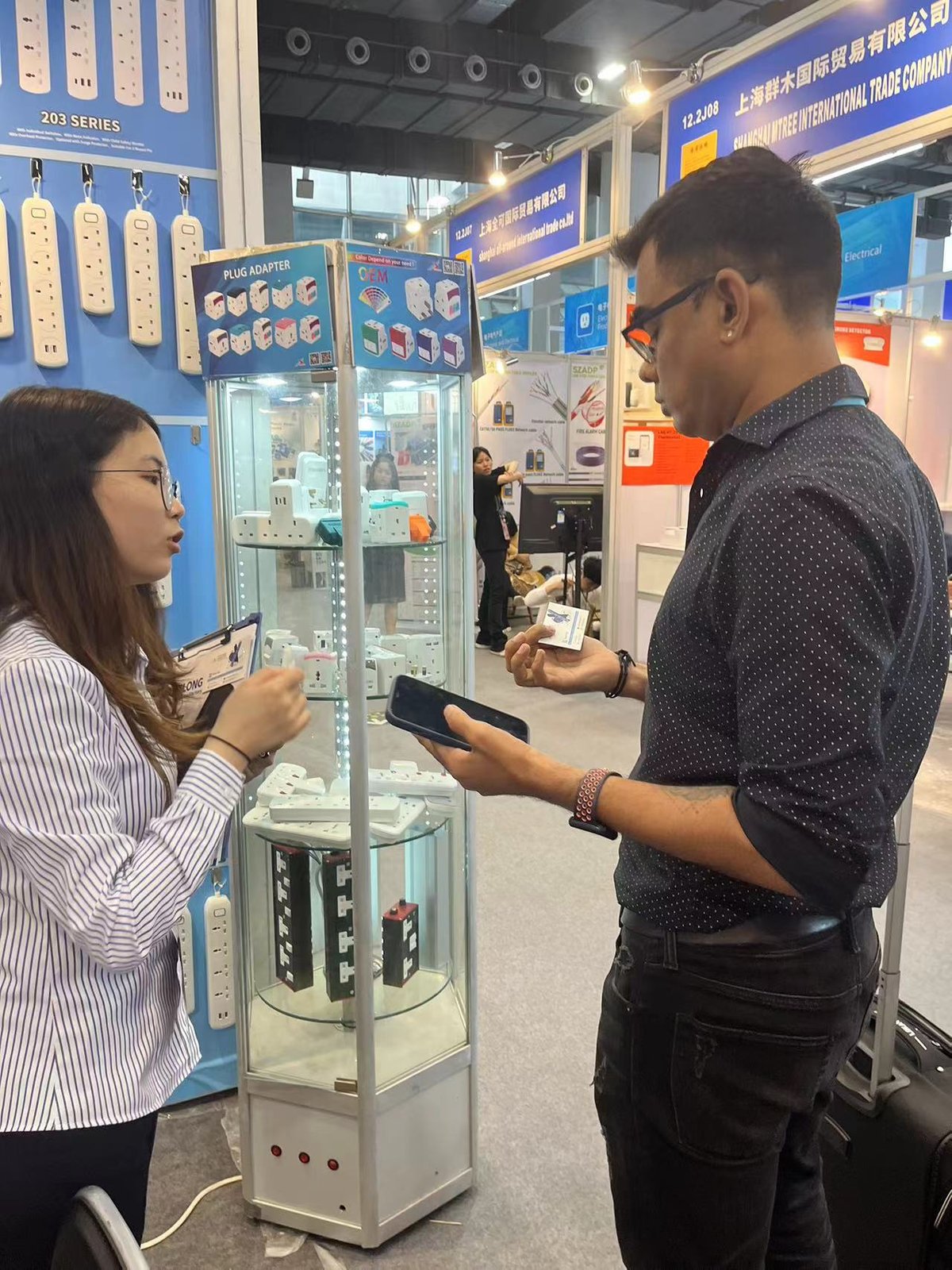 Product introduction at the Canton Fair booth