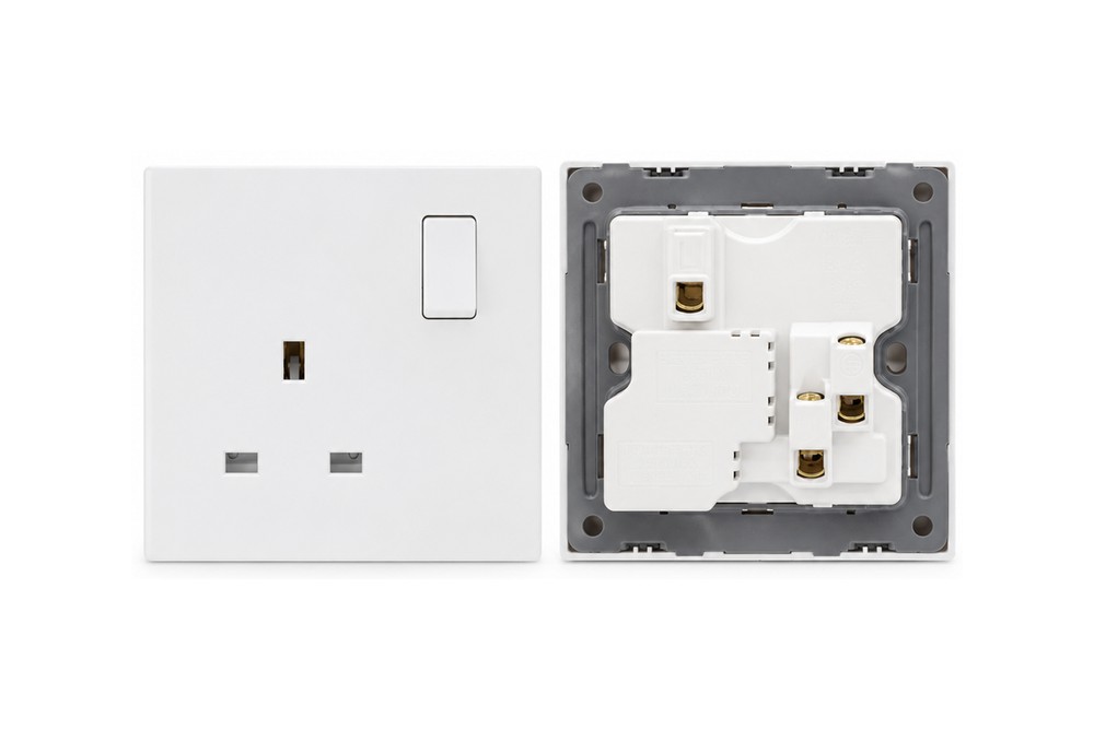 S0301 UK Single-Gang Wall Socket